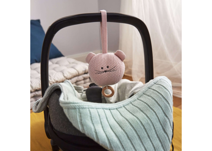 Knitted Musical Little Chums lze připnout na rukojeť vajíčka